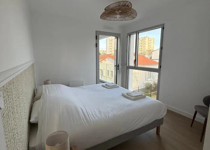 Апартаменти Avec Terrasse - Proche Et Centre Руаян